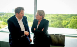 Wer legt die Namen für Gesetze fest?