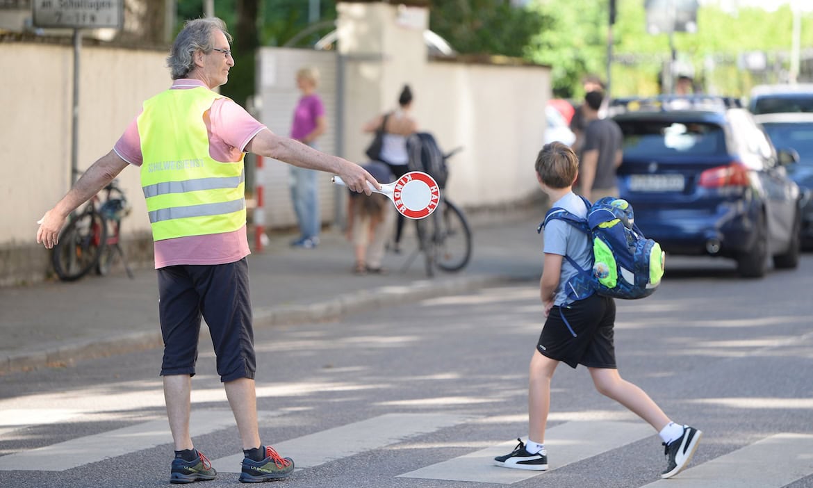 Worauf Eltern und Autofahrer auf dem Schulweg achten sollten