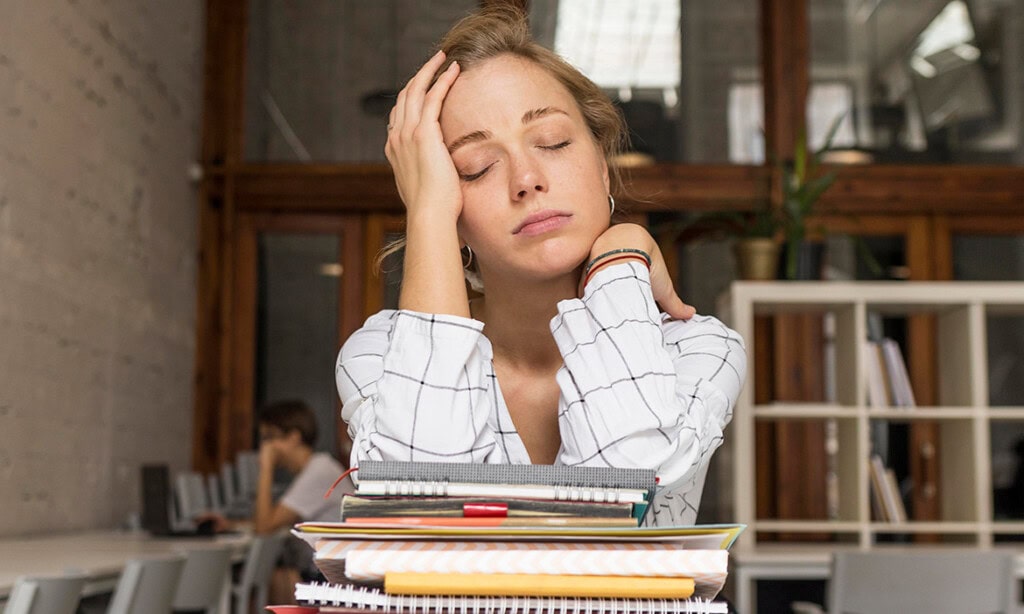 Prüfungsstress, Alltagssorgen, Social-Media-Last: Es gibt viele Gründe, warum junge Leute schon psychisch belastet sind.
