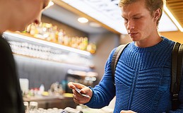 Deutsche sparen bei Versicherungen