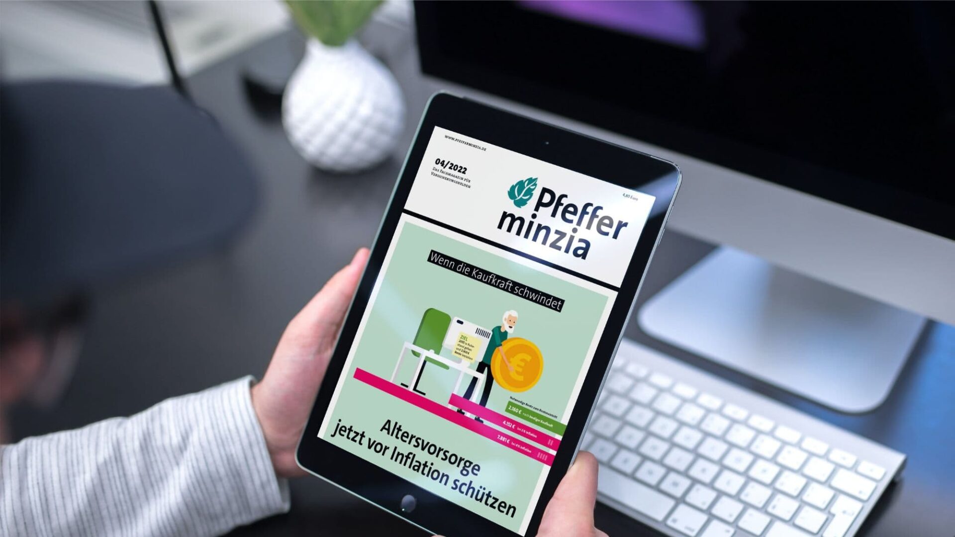 1. Virtuelles Magazin Pfefferminzia auf Tablet mit Finanz- und Altersvorsorge-Themen.