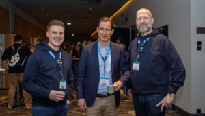 Blau-Direkt-CEO Ait Voncke (Mitte) mit Michael Lüneburg (re.) und Ole Wald, beide auch Blau Direkt. Foto: Blau Direkt