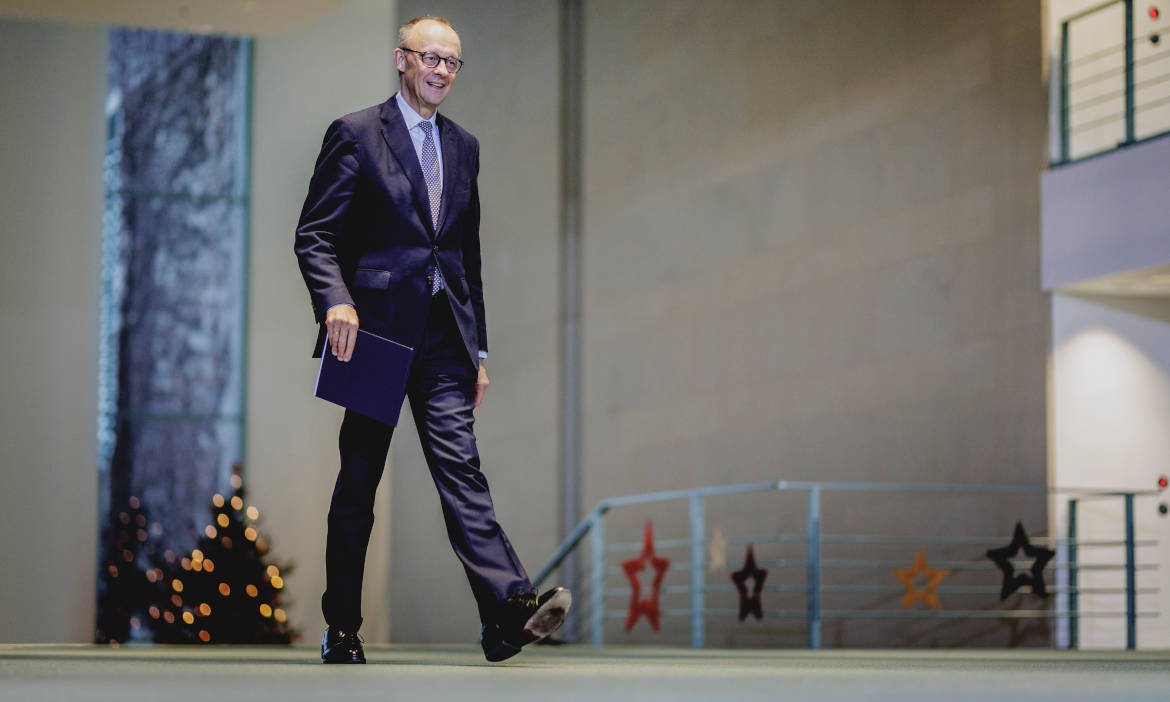 Verfassungsrichter beim Urteil gegen das Rentenpaket, symbolisiert rechtliche Entscheidung.