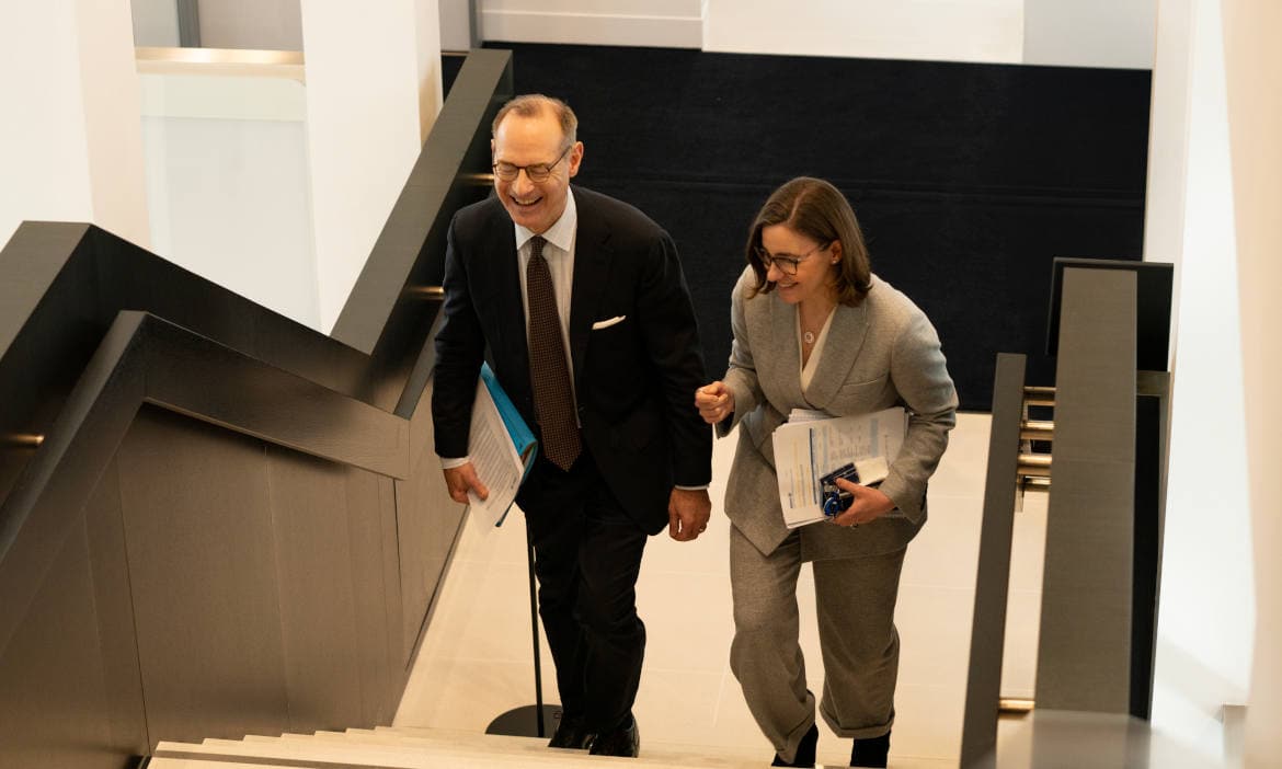 Allianz-Vorstandschef Oliver Bäte und Finanzvorständin Claire-Marie Coste-Lepoutre am 26. Februar auf dem Weg zur Pressekonferenz, auf der sie die Unternehmenszahlen vorstellen