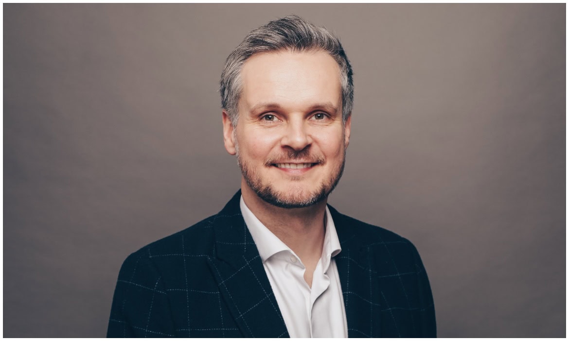 Portrait von Marcel Neumann im Rahmen des Podcasts zur GKV-Reform.