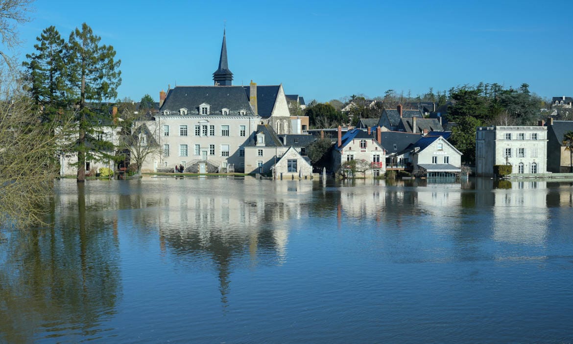 Hochwasser in der Gemeinde Bouchemaine im Westen Frankreichs: Taugt der französische Elementarschutz auch für Deutschland? Der GDV zweifelt