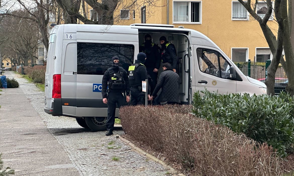 Schon länger gehen Polizei und Staatsanwaltschaft Berlin gegen mutmaßliche Versicherungsbetrüger vor. Hier eine Razzia im Januar 2025