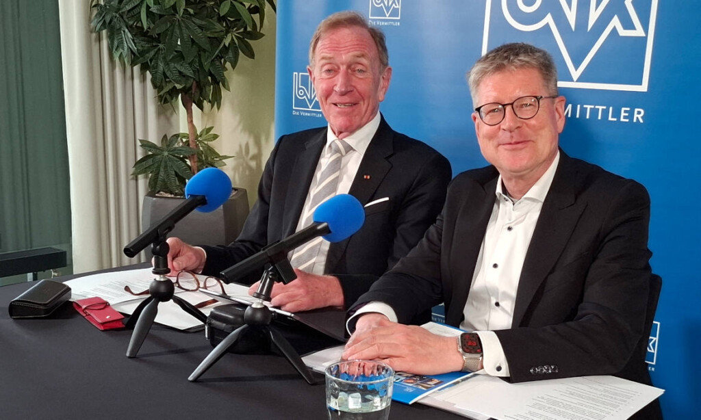 BVK-Präsident Michael H. Heinz (links) und Vizepräsident Gerald Archangeli am 7. Mai auf der Pressekonferenz des BVK in Berlin