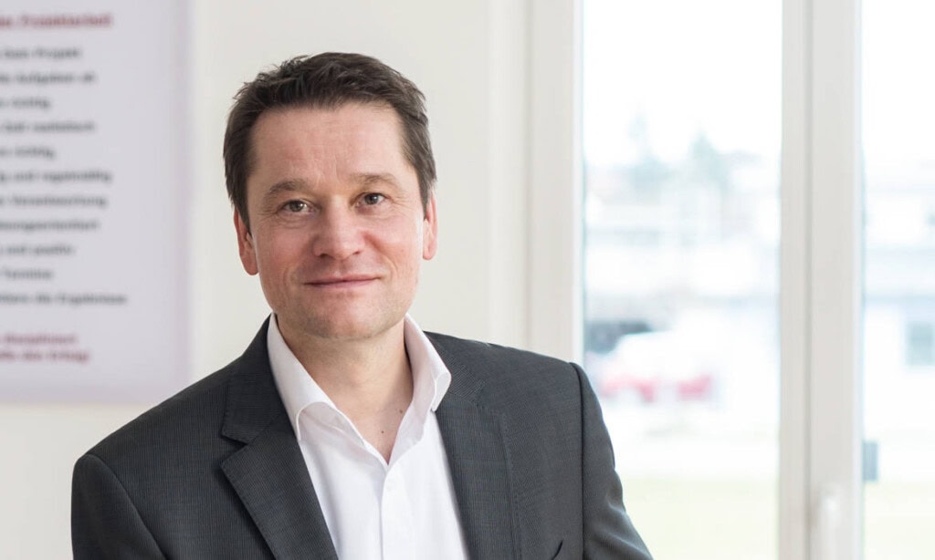 Michael Hauer ist Professor an der technischen Hochschule Amberg-Weiden und Geschäftsführer am IVFP