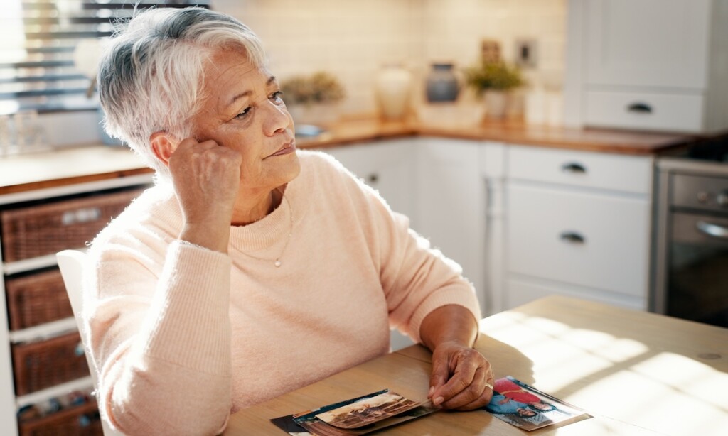 Seniorin mit Geldsorgen: Insbesondere Frauen haben mit einer ausreichenden Altersvorsorge zu kämpfen.
