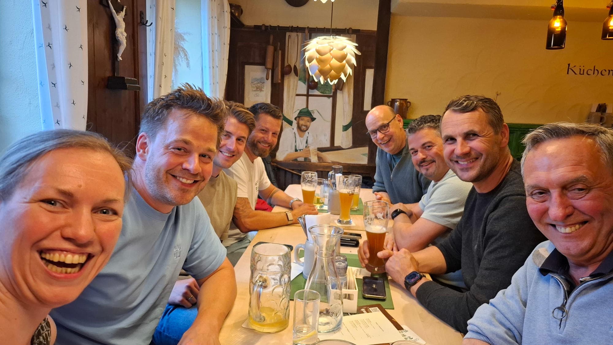 Gute Laune in der Dampfbierbrauerei. Nicht alle kennen sich. Noch nicht (v.l.n.r.): Cornelia „Conny“ Frankenberg, Chris Bockey, Niklas Hanses, Felix Hug, Matthias Heß, Danny Wendlandt, Jan Roß, Klaus Möller (Foto: Pfefferminzia)