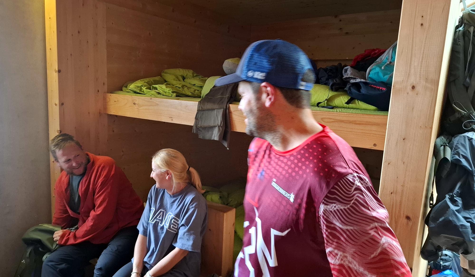 Haben eine Schlafstelle ergattert: Benedikt Deutsch (links), Marina Valinger, Marc Gmeiner (Foto: Pfefferminzia)