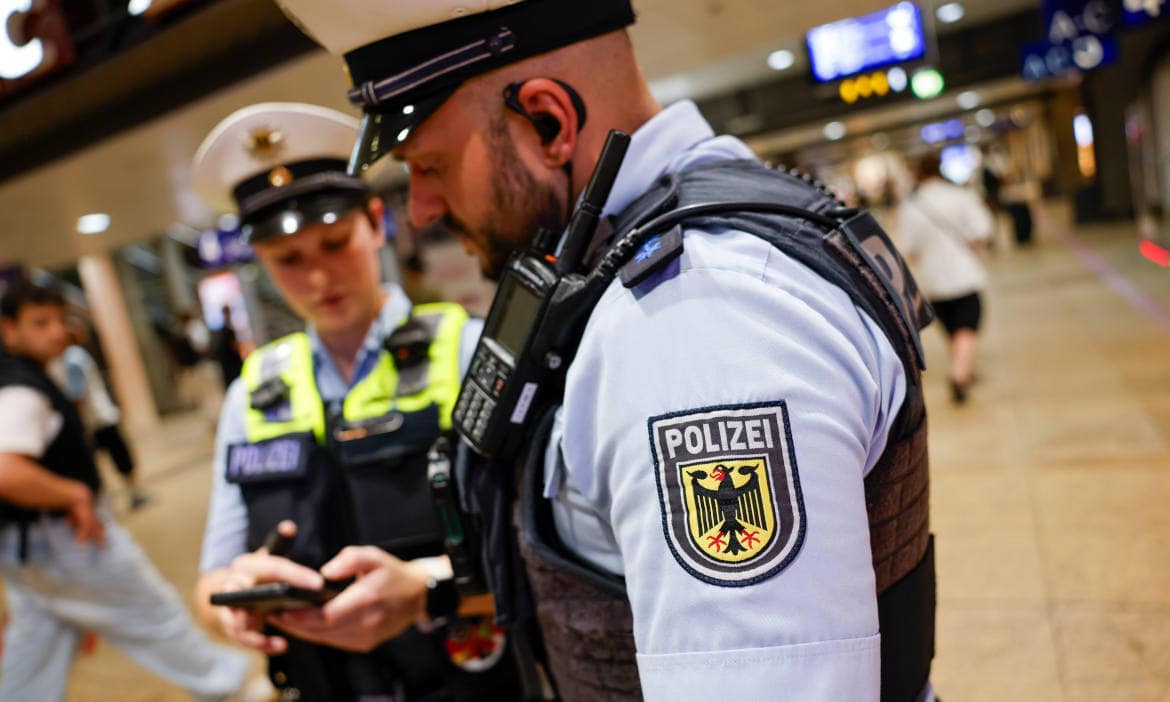 Beamte der Bundespolizei am Hauptbahnhof Köln: Reformen der gesetzlichen Rente sollen auch für Beamte gelten