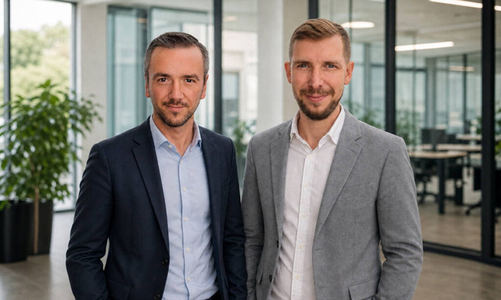 Johannes Bunk (links) und Adrian Waltenberger, Geschäftsführer von Fralytics
