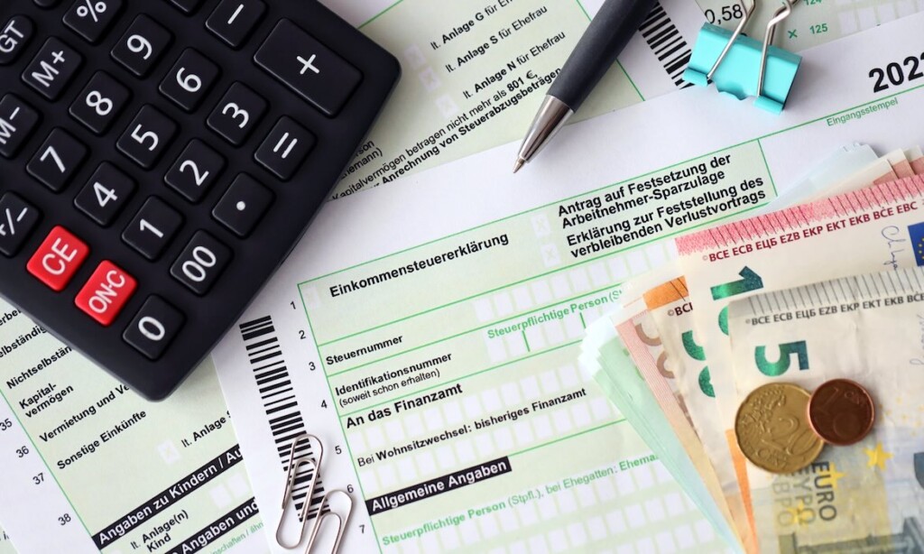 Steuerformulare: Die Basisrente oder Rürup-Rente ist ein privates Altersvorsorgeprodukt, bei dem das Steuern sparen im Vordergrund steht.