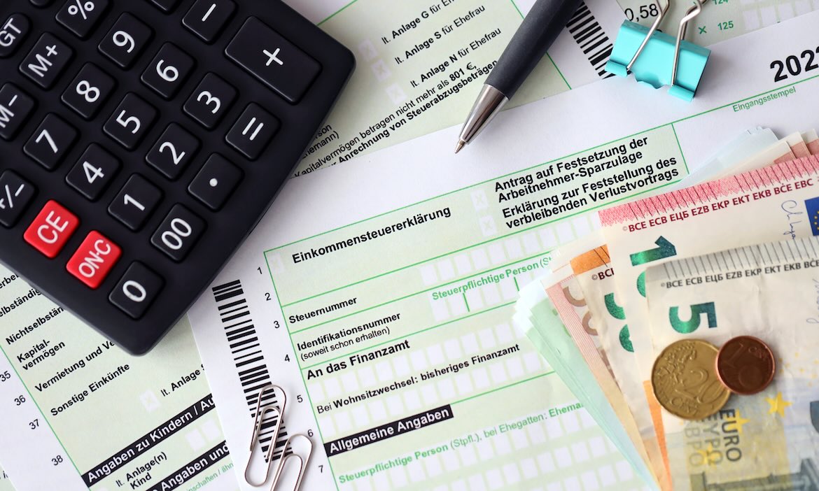 Steuerformulare: Die Basisrente oder Rürup-Rente ist ein privates Altersvorsorgeprodukt, bei dem das Steuern sparen im Vordergrund steht.
