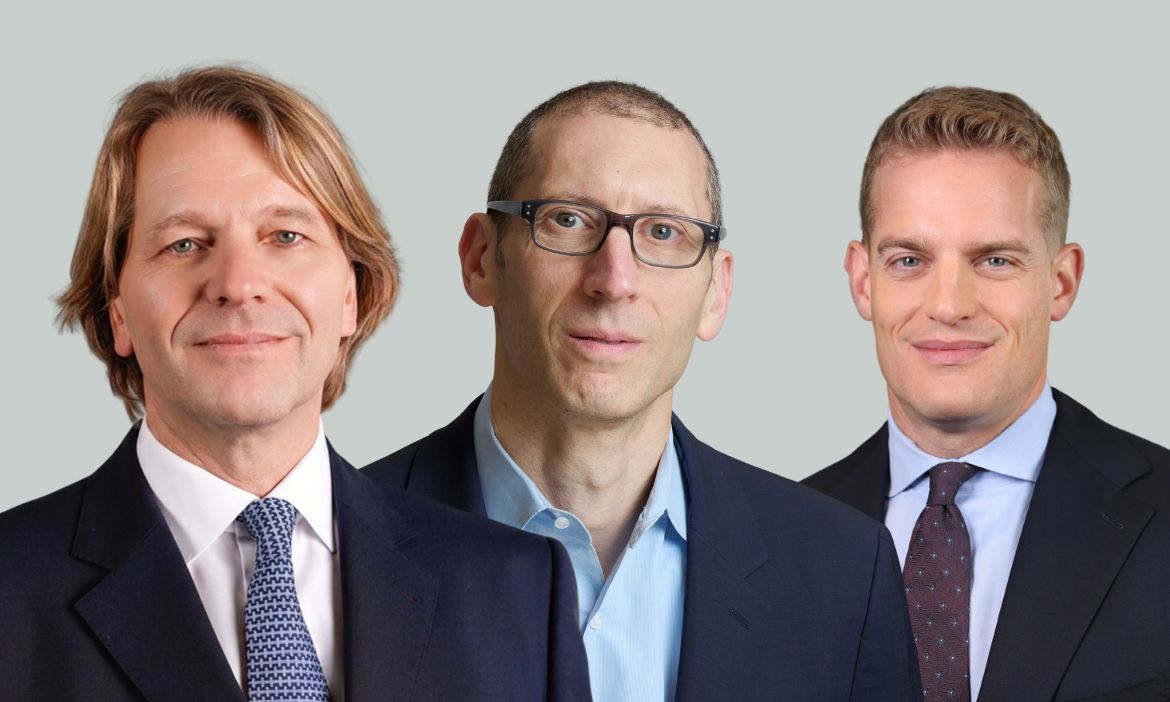 Haben einen Deal (v.l.n.r.): Christian Wrede, Frankfurter Leben, Todd Solash, Athora-Gruppe, Stefan Hoops, DWS