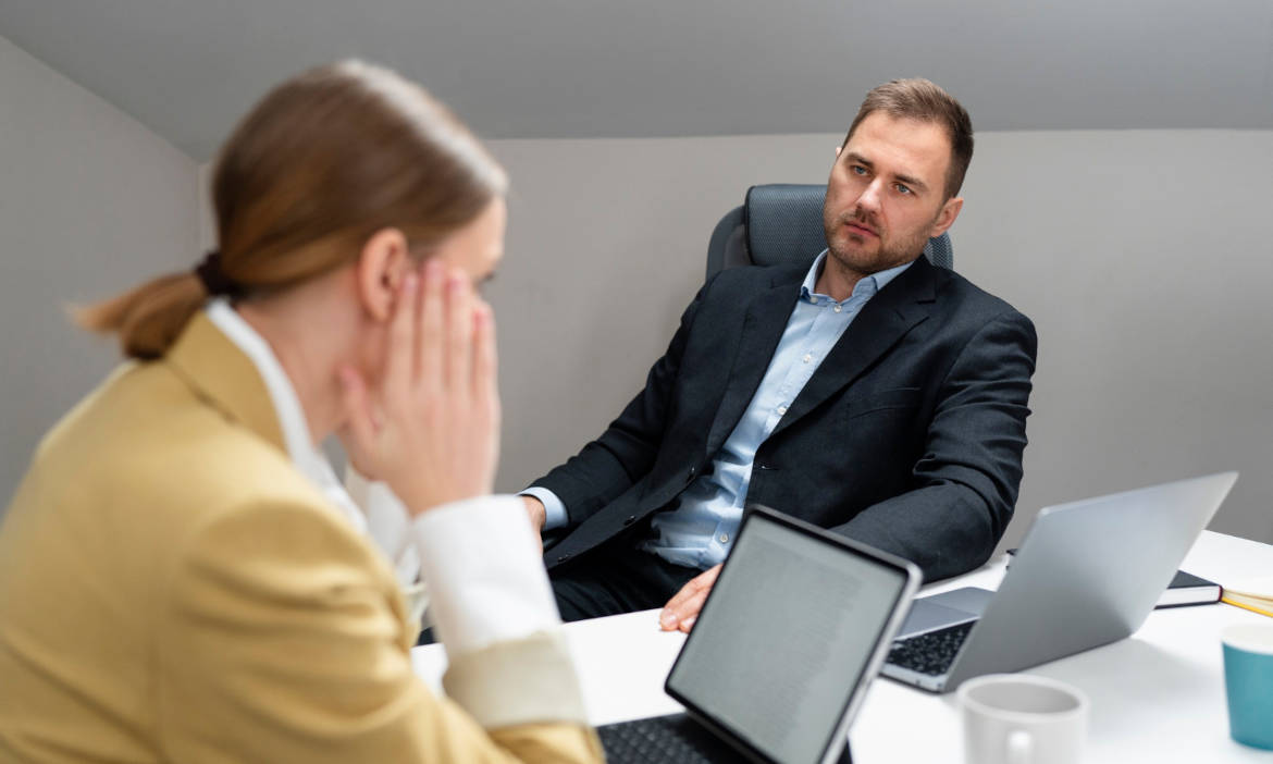Frostige Stimmung im Büro: Wenn die Satzung manche Dinge nicht gut genug regelt, kann es Streit geben