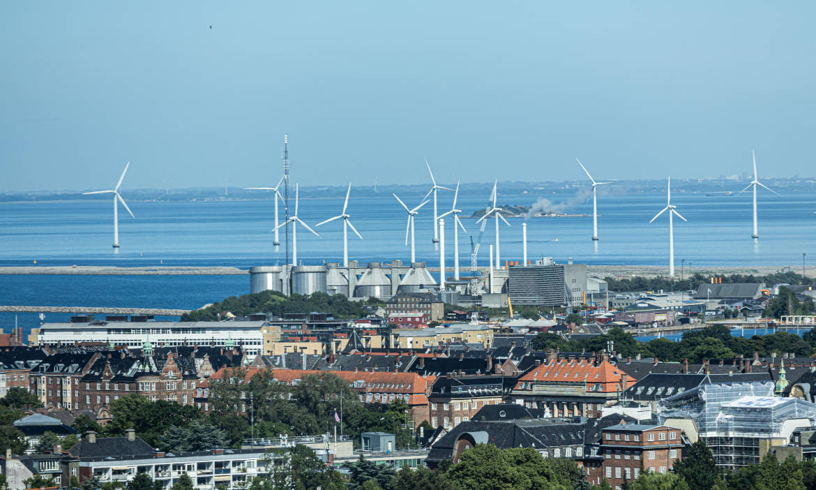 Windräder in Kopenhagen (Symbolbild): Dem Pangaea Blue Energy gehören auch Windkraftanlagen in Dänemark