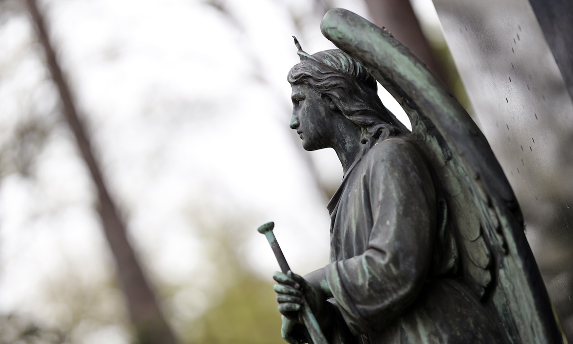 Friedhof: Der unerwartete Todesfall eines Maklers kann viele Probleme für die Erben mit sich bringen, weiß Unternehmens- und Nachfolgeberater Peter Schmidt.