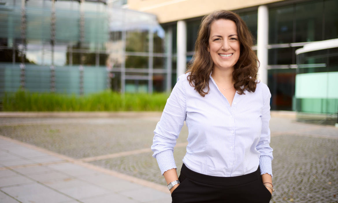 Jana Siering arbeitet seit über 20 Jahren im Versicherungsvertrieb