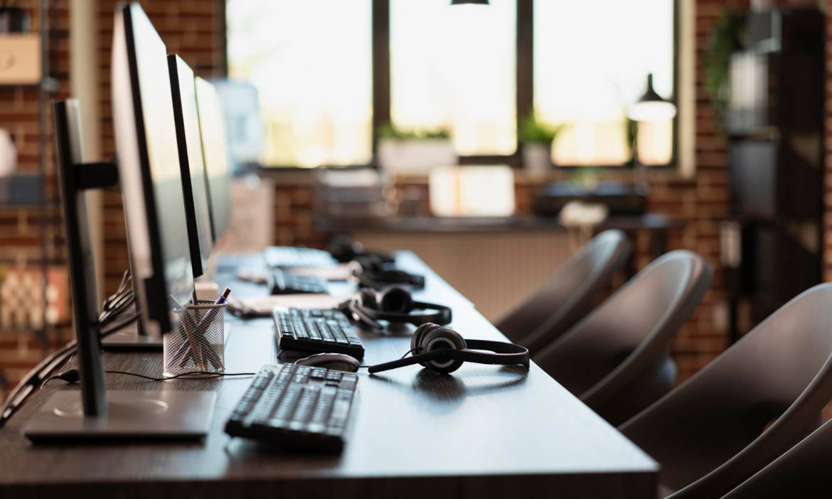 Callcenter (Symbolbild): In der Disq-Umfrage ging es auch darum, wie Versicherer Schäden aufnehmen und bearbeiten