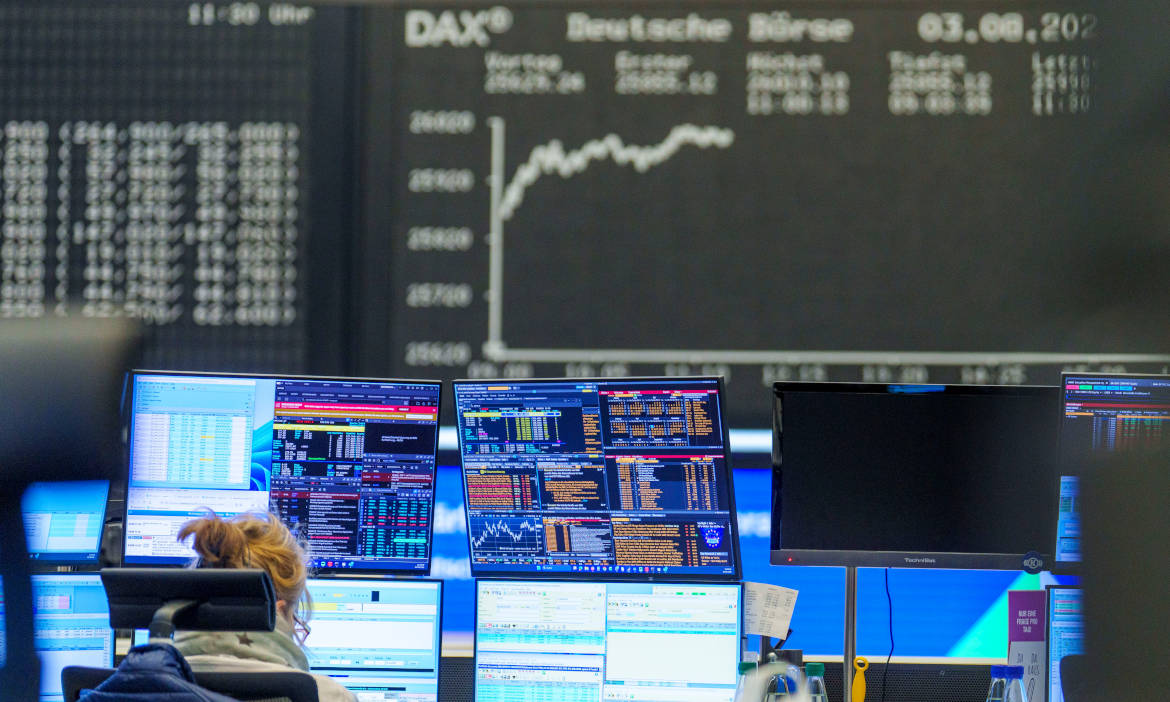 Die gute, alte Dax-Tafel in der Aktienbörse zu Frankfurt: Langfristig liefern Aktien ansehnliche Renditen