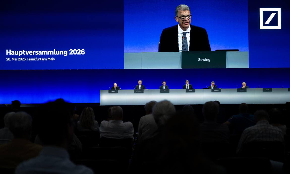 Deutsche-Bank-Chef Christian Sewing auf der Hauptversammlung am 28. Mai 2026: KI wertet auch Tonhöhe, Sprechtempo und Unsicherheit aus