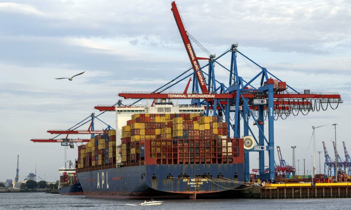 Containerschiff im Hamburger Hafen: Lieferketten sind durch Cyberangriffe stark gefährdet