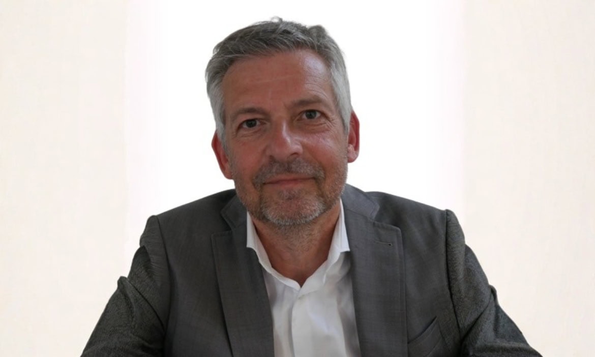 Peter Grotmann ist Facharzt für Dermatologie.