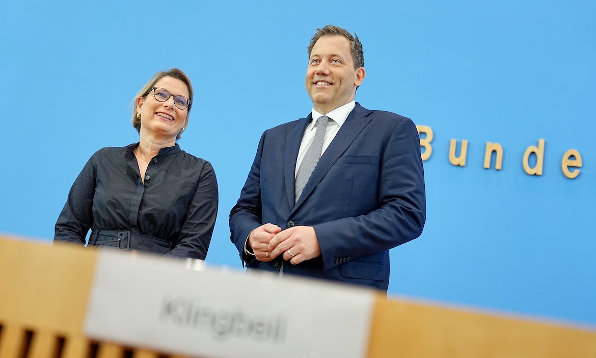 Justizministerin Stefanie Hubig nebst Finanzminister Lars Klingbeil: Die beiden SPD-Politiker haben ein Eckpunktepapier für eine Elementarversicherung vorgelegt.