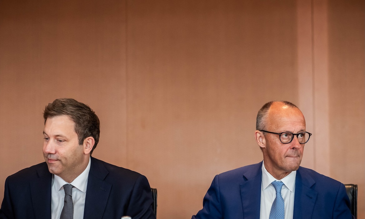 Bundesfinanzminister Lars Klingbeil (SPD, links) nebst Bundeskanzler Friedrich Merz (CDU): Der Mittelstand sieht die Arbeit der Bundesregierung eher kritisch.